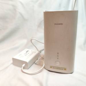 Huawei 華為H122-373 AX3000 5G CPE PRO 2 WIFI6 SIM 路由器 插電話卡上網。