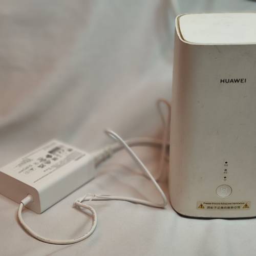 Huawei 華為H122-373 AX3000 5G CPE PRO 2 WIFI6 SIM 路由器 插電話卡上網。