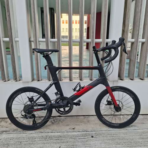 java cl 22速碳纖維小輪徑28-451碟剎輪組，sr坐墊giant 105手變，車架多小花痕, 不...