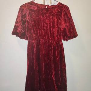 全新剪左吊牌H&M女童絲絨裙122-128碼 四季裙 新年服 聖誕裙裝