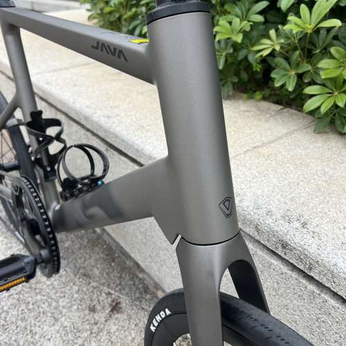 2025 全新款 JAVA CL2 7速 桶軸碟剎碳前叉20吋451 鋁合金小輪徑車 送水架前後蛙燈叮叮