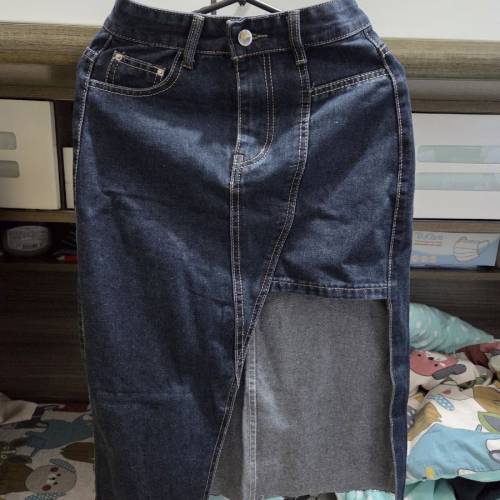 深藍色牛仔裙