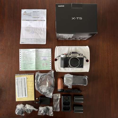 香港行貨 配件全新 FULL SET FUJIFILM X-T5 CAMERA etc... 富士 相機 鏡頭 fujinon...