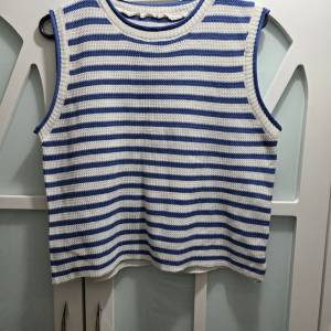 藍白間條背心