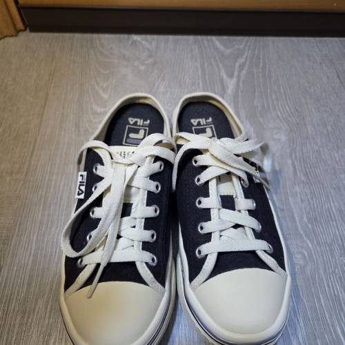 FILA 帆布鞋