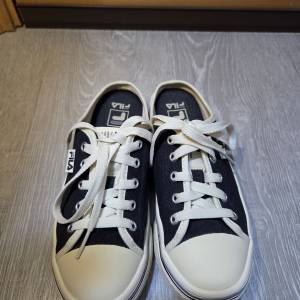 FILA 帆布鞋
