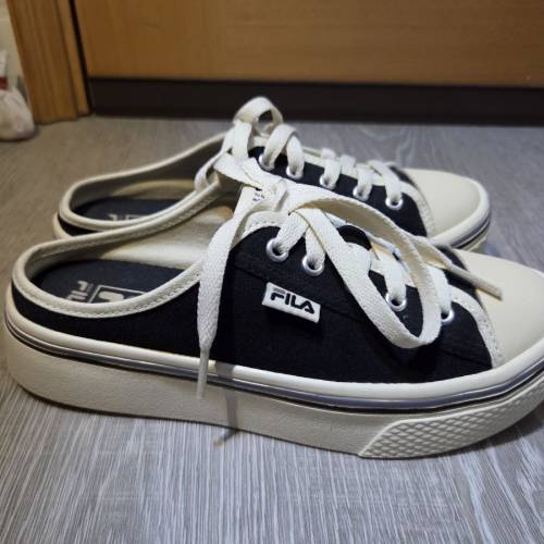 FILA 帆布鞋