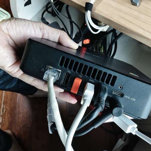 Asus 華碩小電腦，型號 Chromebox 3 Intel cpu 3865U 低電壓 cpu