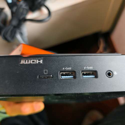 Asus 華碩小電腦，型號 Chromebox 3 Intel cpu 3865U 低電壓 cpu