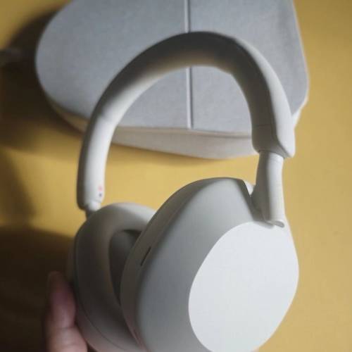 Sony WH-1000XM5 無線降噪耳機 白色 品牌：Sony/索尼 型號：WH-1000XM5 成色：幾乎全...