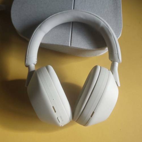 Sony WH-1000XM5 無線降噪耳機 白色 品牌：Sony/索尼 型號：WH-1000XM5 成色：幾乎全...