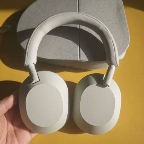 Sony WH-1000XM5 無線降噪耳機 白色 品牌：Sony/索尼 型號：WH-1000XM5 成色：幾乎全...