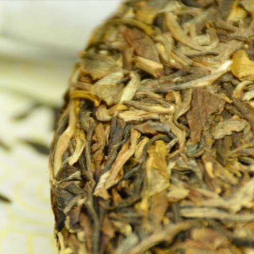 老同志珍藏10年生茶餅 2015年生產 吉羊傳奇 400克/餅 普洱生茶