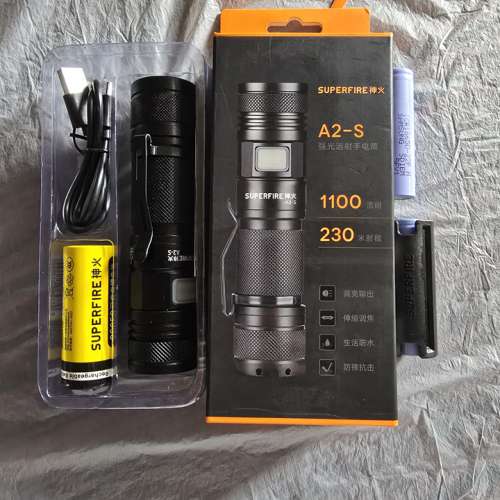 全新Superfire 電筒