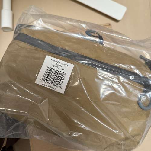 Gura Gear Kiboko City Sling with Photo Insert (Sahara, 6L)