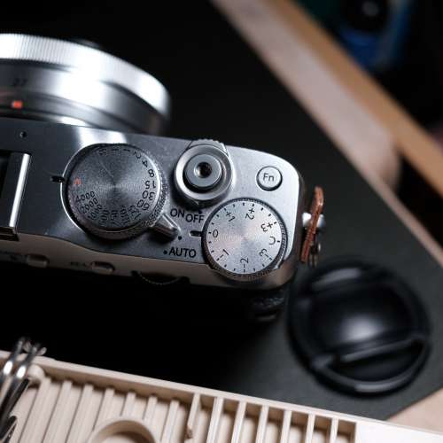 富士XE-3 XE3 連XF 27mm f2.8 一代。