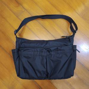 Uniqlo Shoulder Bag, Cross body bag, 34 x 26 x 14 cm