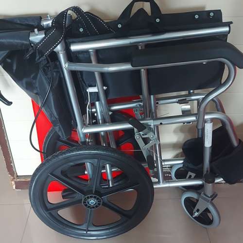 屯門良景輕鐵站交收 摺疊式輪椅