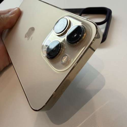 iPhone 13pro 256gb,港行雙卡，已換新電，電池健康度100，滿血復活，有套有貼，所有...