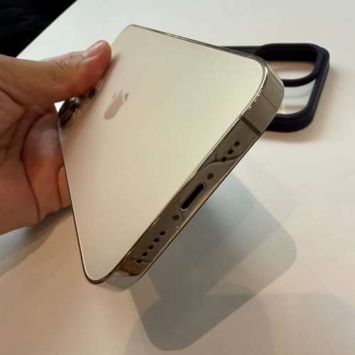 iPhone 13pro 256gb,港行雙卡，已換新電，電池健康度100，滿血復活，有套有貼，所有...