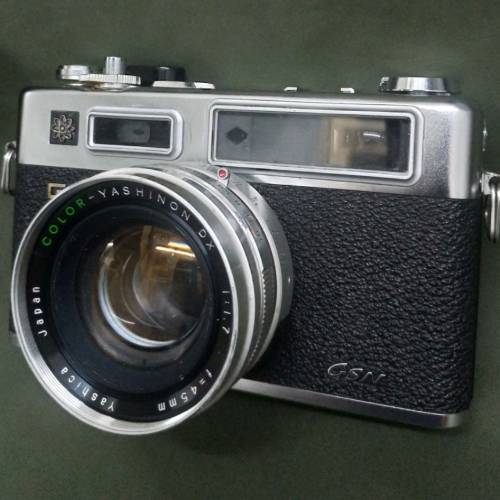 日本 Yashica  ELECTRO 35 (叠影/黃班)對焦 梗鏡菲林機  觀景器已抺,清昕 ,機身已...