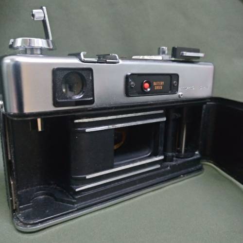 日本 Yashica  ELECTRO 35 (叠影/黃班)對焦 梗鏡菲林機  觀景器已抺,清昕 ,機身已...