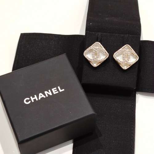 CHANEL CC水鑽耳環淺金色