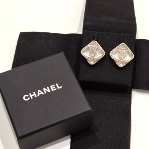 CHANEL CC水鑽耳環淺金色