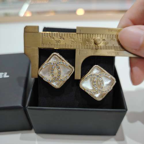 CHANEL CC水鑽耳環淺金色