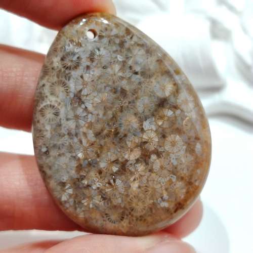 灰藍滿花微閃水晶共生水滴形珊瑚玉(配長繩)