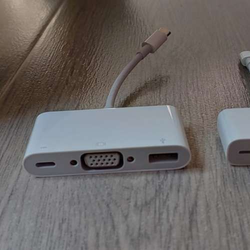 100%New 3 set 原裝Lighting to VGA adapter 1 with box NOS