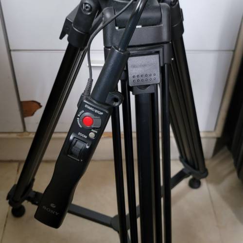 SONY VCT-1170RM remote control video tripod