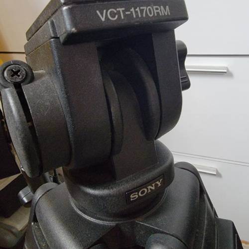 SONY VCT-1170RM remote control video tripod