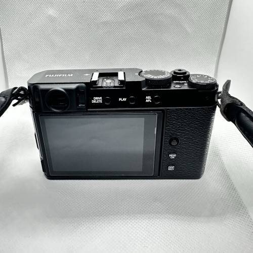 停產經典 Fujifilm X-E4 銀色 機身 連 XF27mmF2.8 R WR 餅鏡 全套