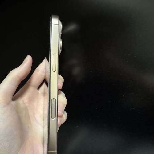 接近全新質素 電池100% iphone 16 pro 128gb 沙漠金色行貨 冇花冇凹任check機身 全...
