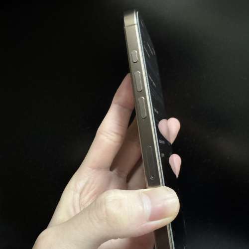 接近全新質素 電池100% iphone 16 pro 128gb 沙漠金色行貨 冇花冇凹任check機身 全...