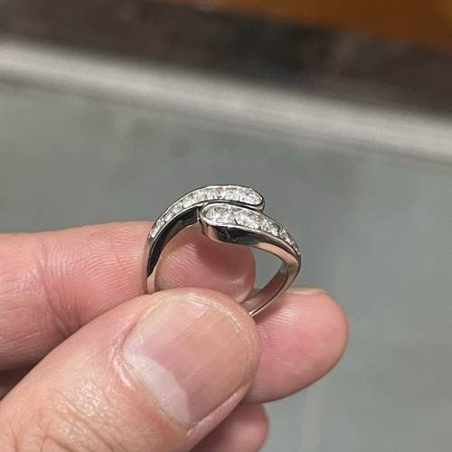 PT900 鉑金 1卡05真鑽石 約12圈 平X到笑😆$6880