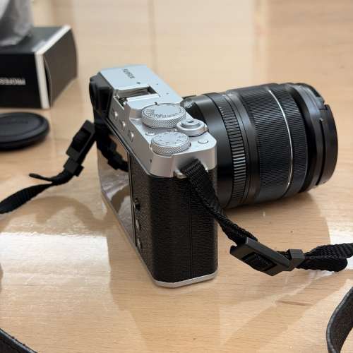Fuji XE4 相機連 XF18-55mm鏡頭