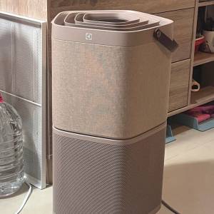 另送全新濾網 伊萊克斯空氣清淨機Pure A9.2 高效能抗菌空氣清淨機 (奶茶棕) 適用22...