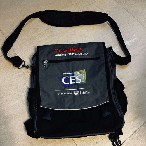 全新東芝電腦袋，防水設計，車孭袋