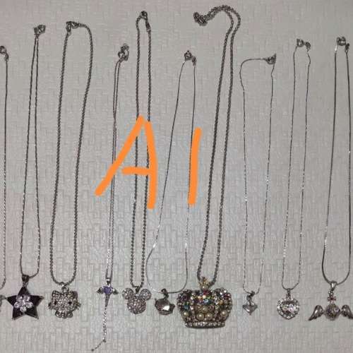 頸鍊十套，每套十條，每套60元