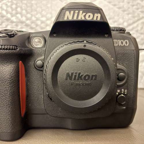 Nikon D100 body with AF 18-105 zoom