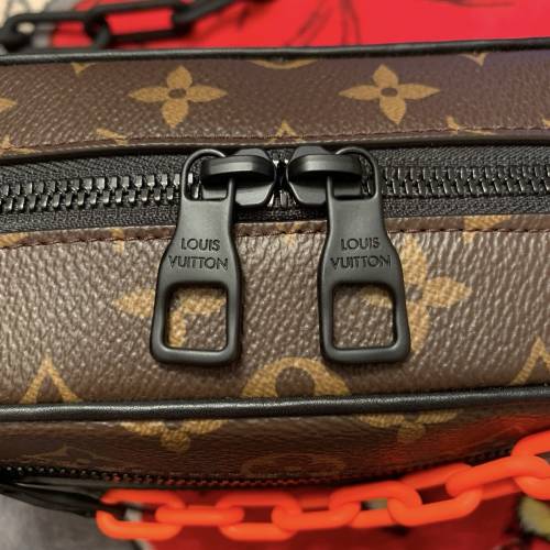 全新 限量版 LV 袋，散子包，掛電話頸繩，購置香港專門店