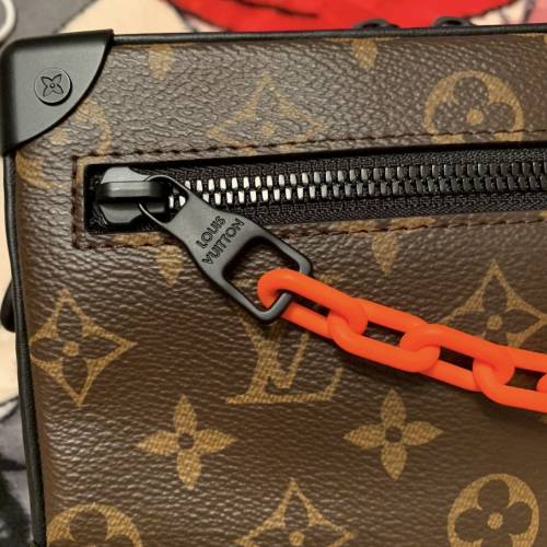 全新 限量版 LV 袋，散子包，掛電話頸繩，購置香港專門店