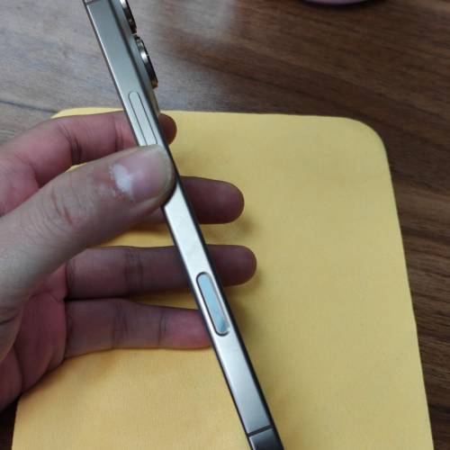 近全新港版 16 pro max 512gb 金色99%電 換左原廠屏幕 冇花冇划痕