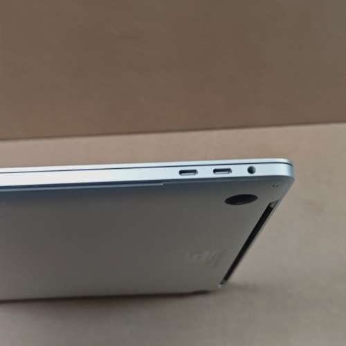 苹果电脑 Macbook pro 2017款 15寸 (2手)16+256G MPTR2LL\A