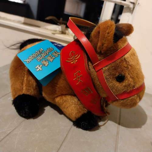 8折 全新 Gift at Races 馬場有禮 駿馬毛公仔 - 浪漫勇士 (安田紀念賽) 2024