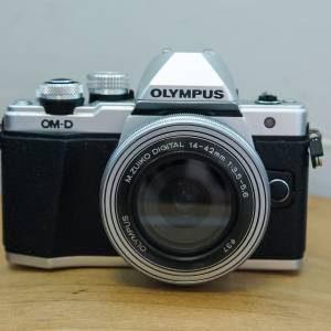 文青之選：Olympus OM-D E-M10 ii + 14 -42mm 電動餅鏡