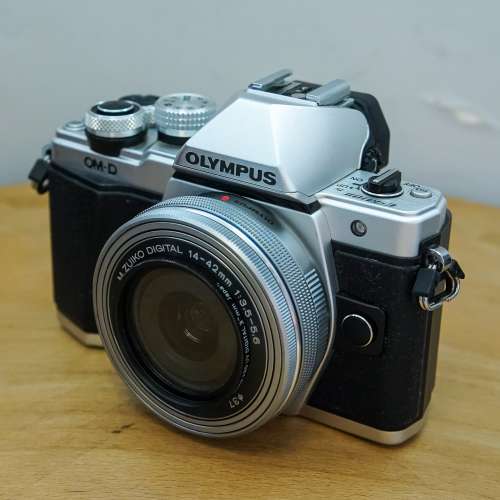 文青之選：Olympus OM-D E-M10 ii + 14 -42mm 電動餅鏡