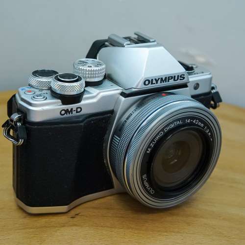 文青之選：Olympus OM-D E-M10 ii + 14 -42mm 電動餅鏡